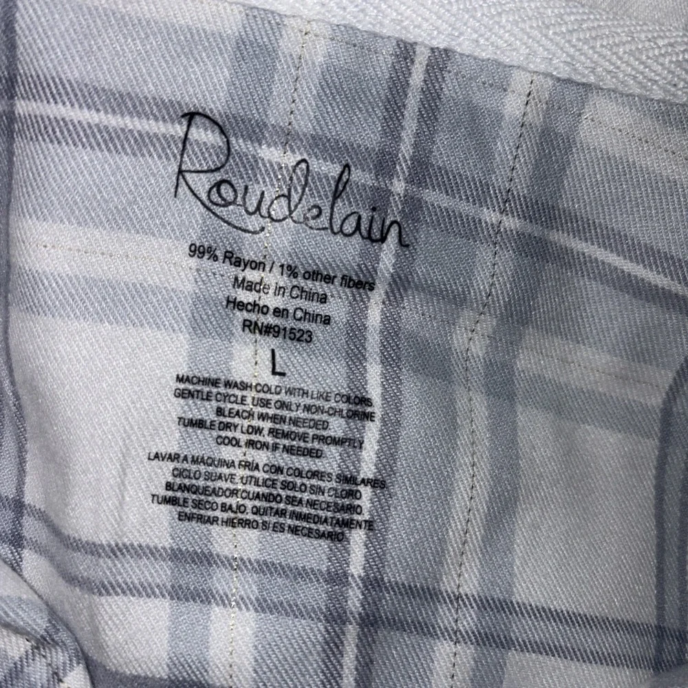 Women's button-down pajama top by Roudelain in a white and‎ gray plaid Large